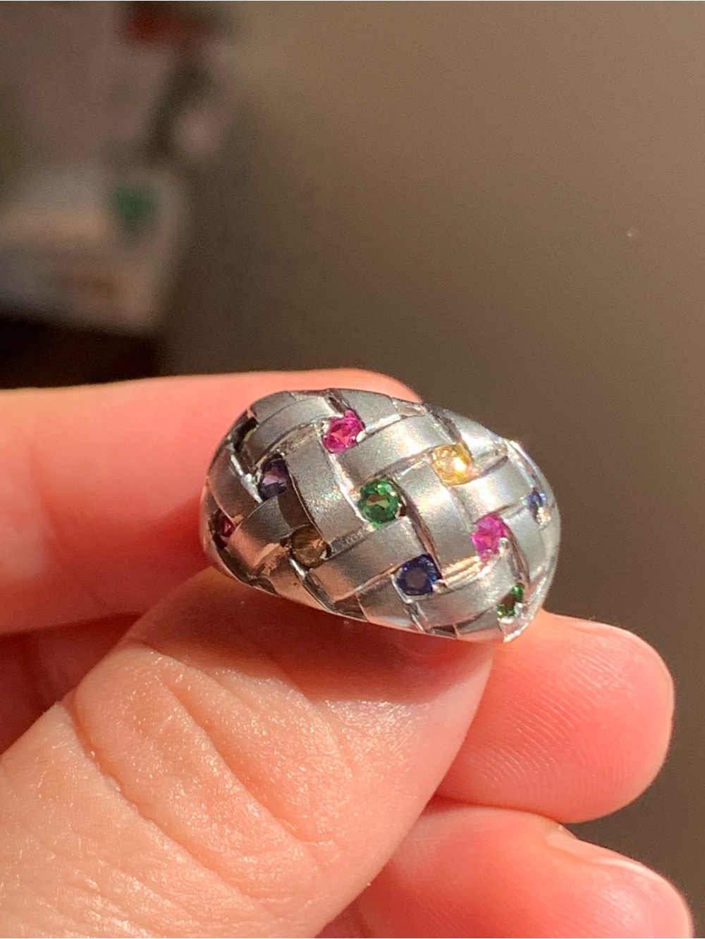 18k Gold ring with Multicolored Gemstones in Woven design - Picture 4 of 9